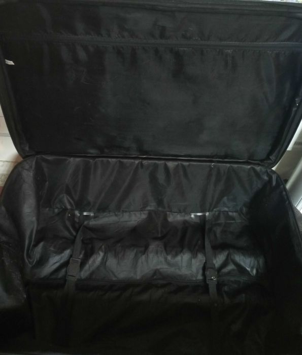 Куфар голям с дръжка на колела