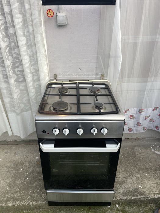 Aragaz pe gaz cu cuptor si functie de gratinate