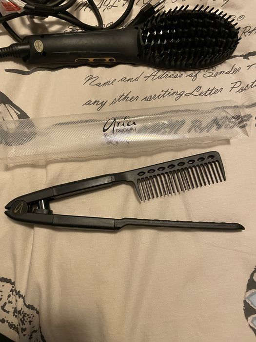Perie electrica pentru indreptat parul Aria Beauty