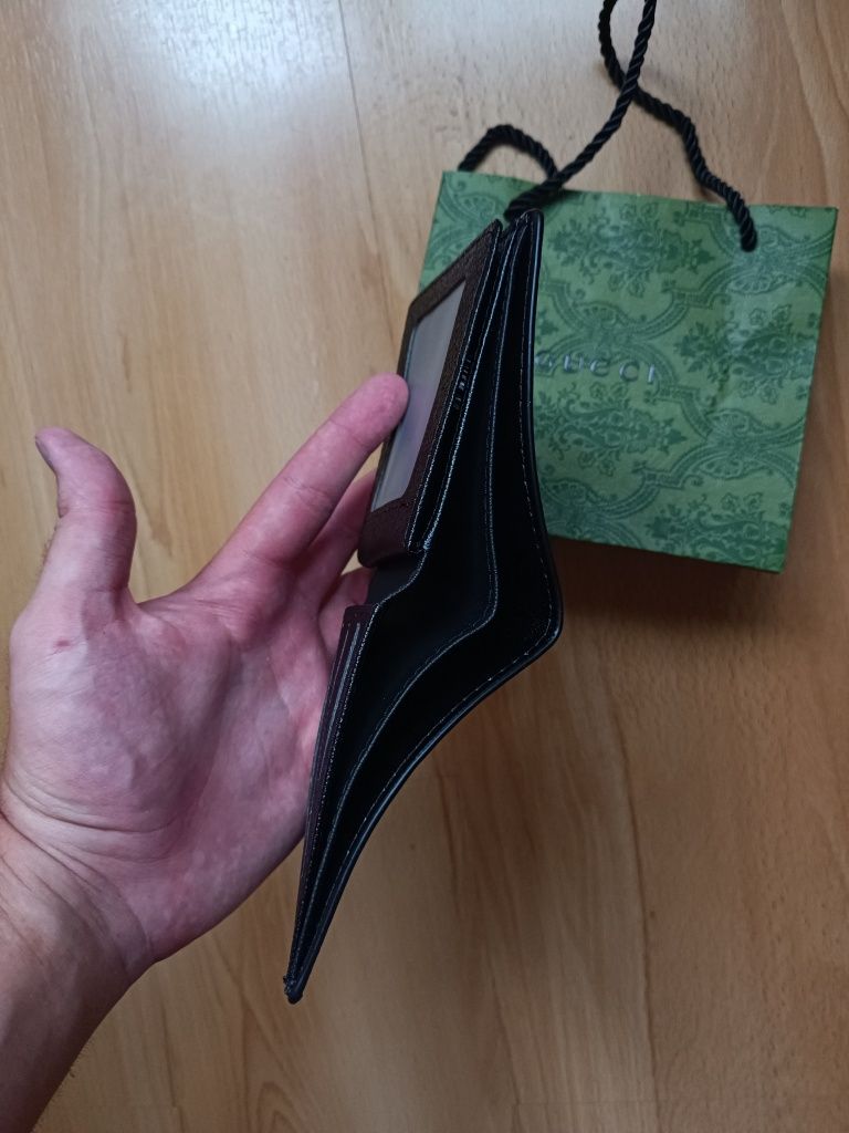 Gucci портфейл..