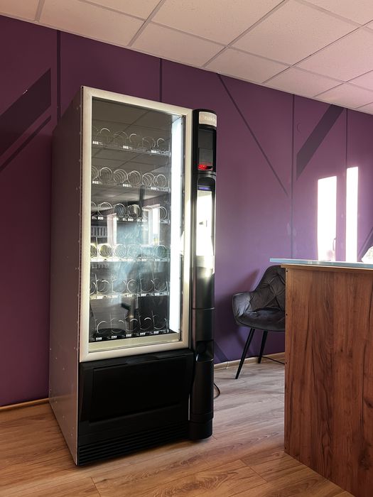 Вендинг машина за храни и напитки Некта Снаки