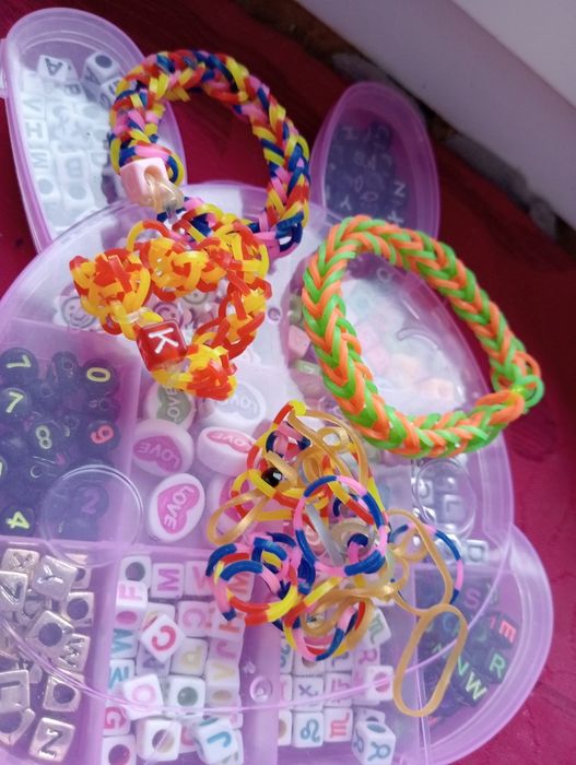 Vând brățări mai multe detalii în privat