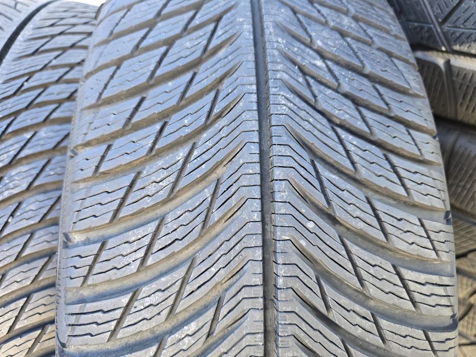 Anvelope iarna 235 60 18