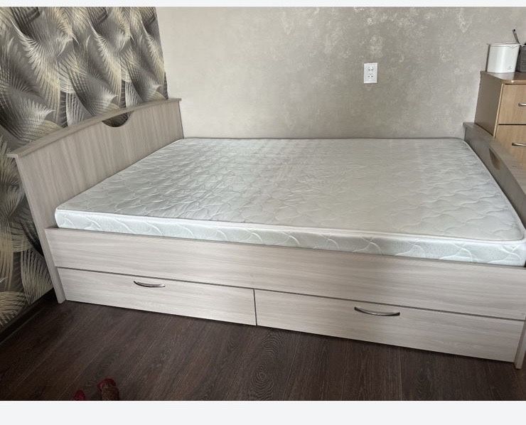 Продам кровать с матрасом новая