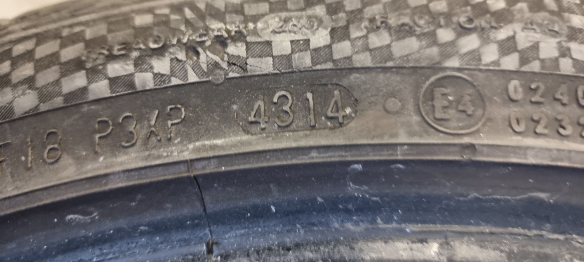 Единична лятна гума 235/40/19 Continental