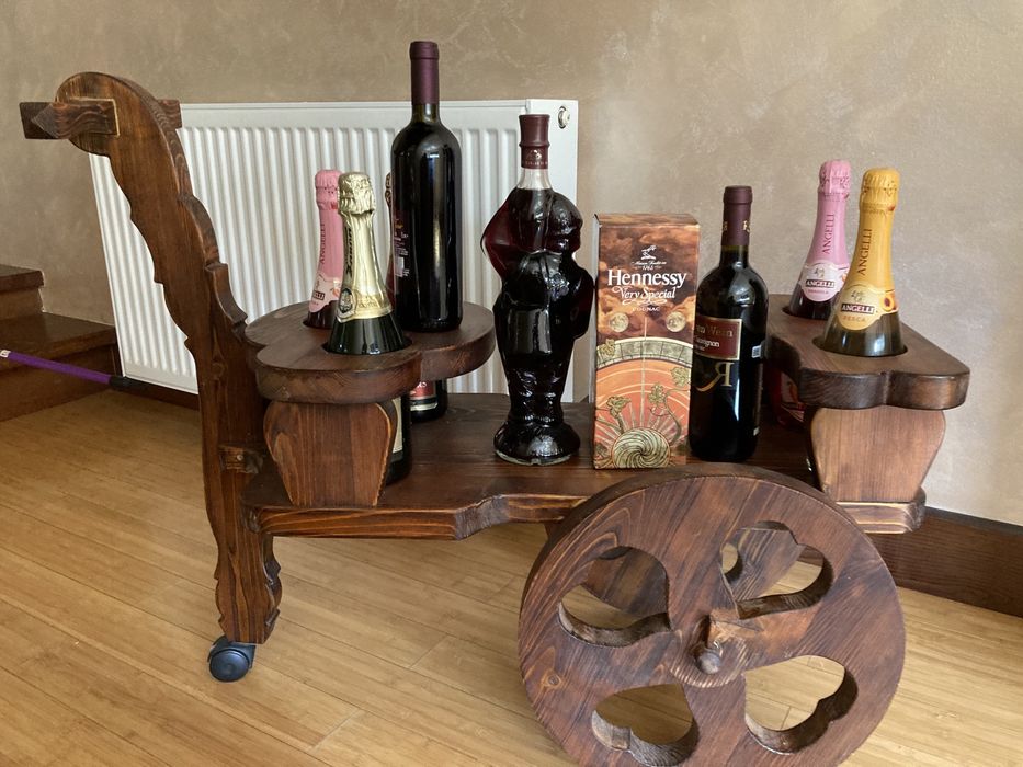 Vand suport /masuta bauturi lemn masiv,pe roti,portabil ,lucrat manual