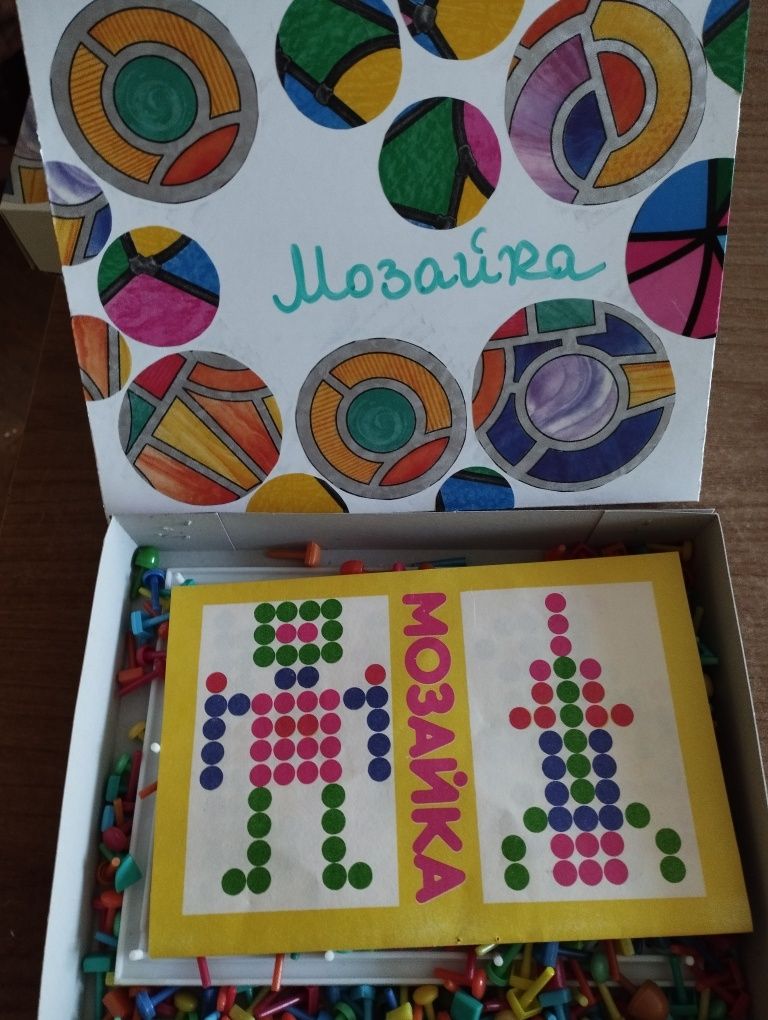 Играчки, някои са нови.