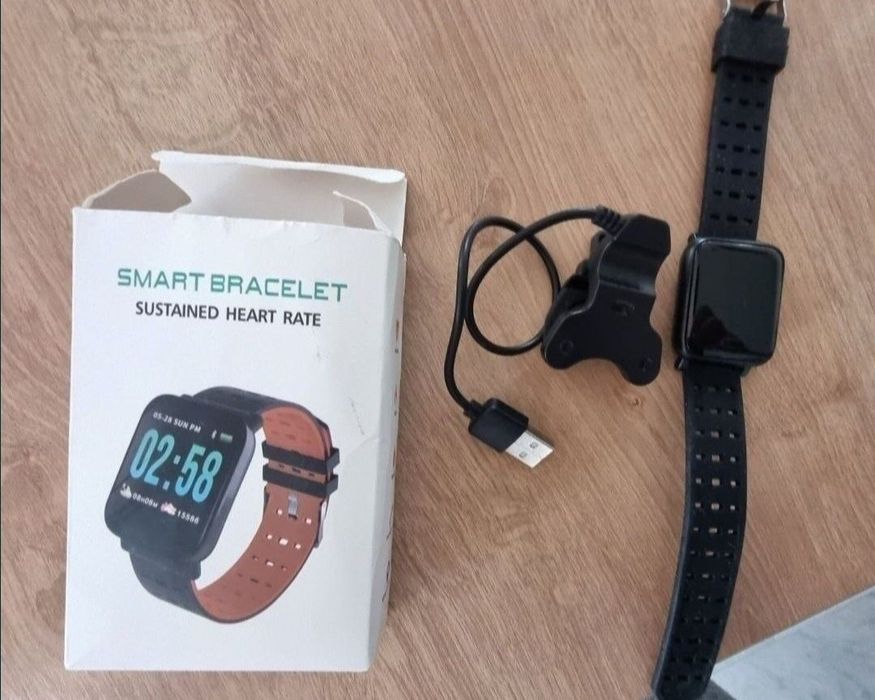 Smartwatch nou la cutie