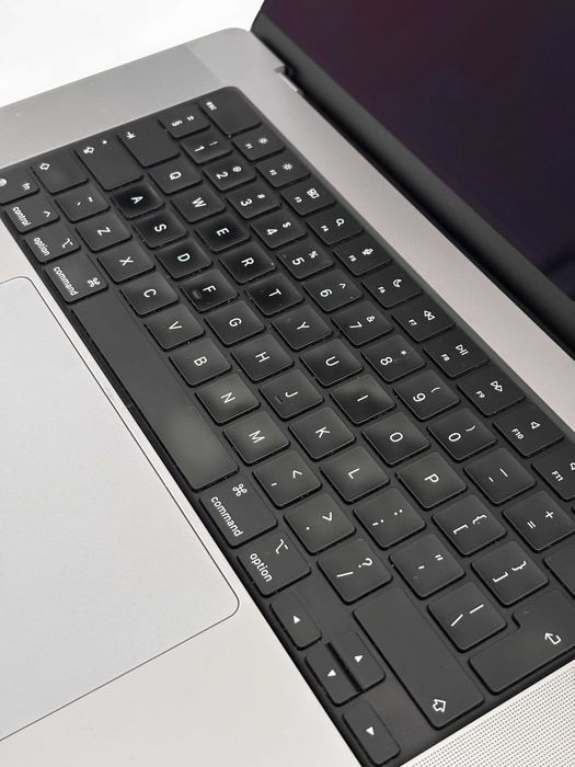 Macbook Pro 16" 2021 M1 Pro 16gb RAM 512gb SSD