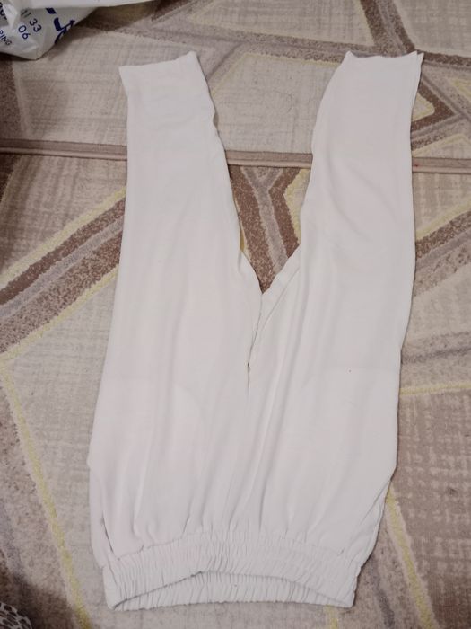 Срочно!!! Белая вверх низ, штаны и кофта