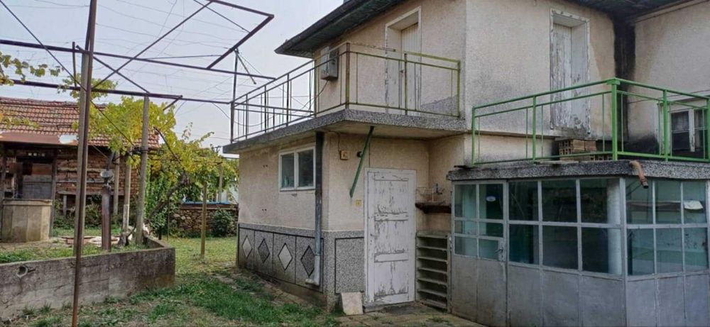 Продавам къща село Дъбене