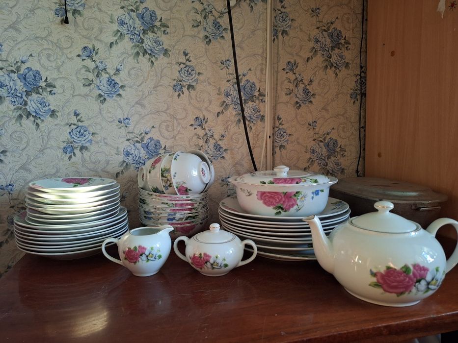 Продам столовый набор на 8 персон