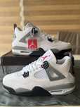 Air jordan 4     42,43