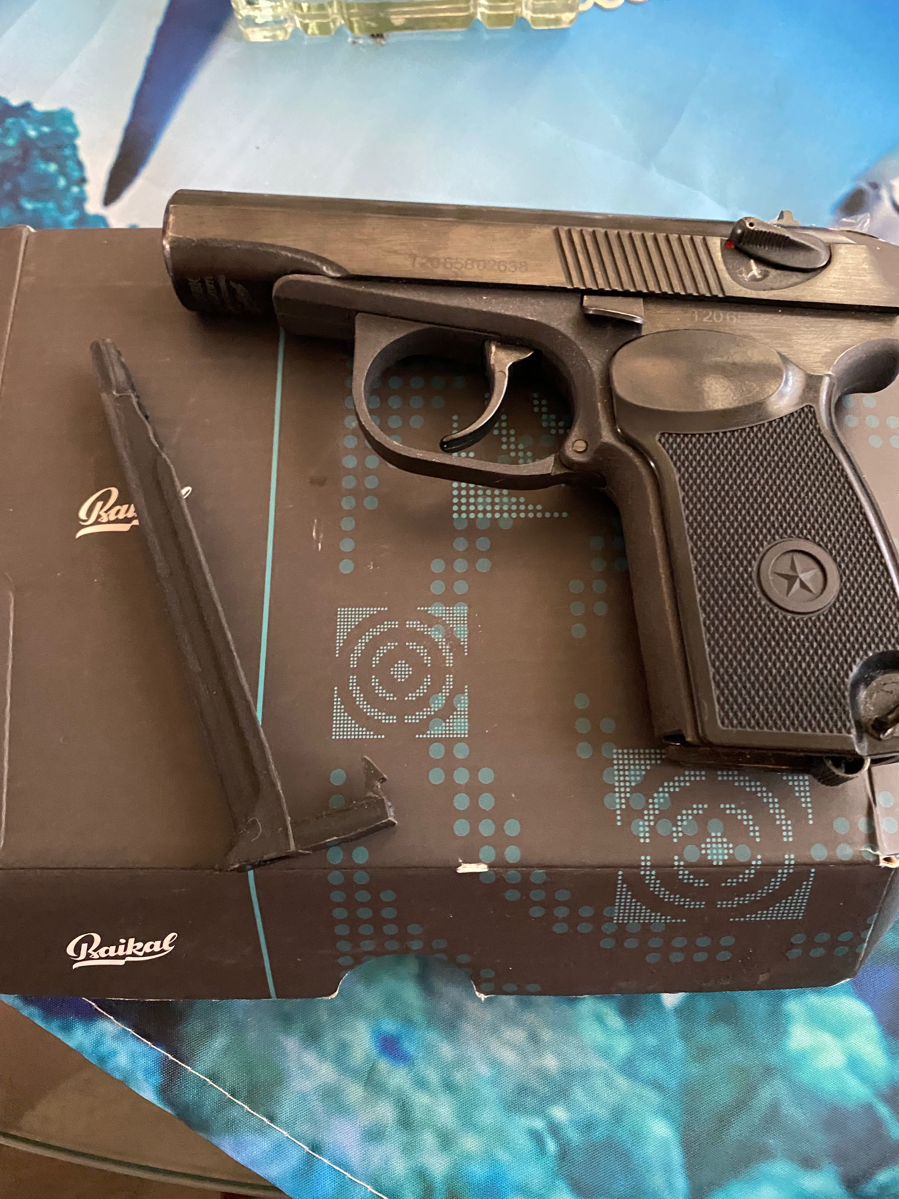 Продавам въздушен пистолет Baykal ( реплика на Макаров) MP-658K
