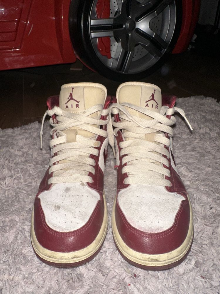 Air Jordan 1 mid red
