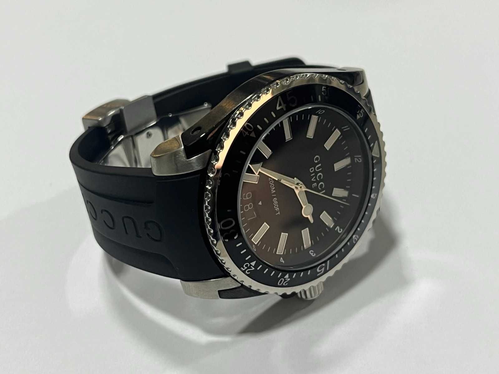 Часовник Gucci Dive 136.2