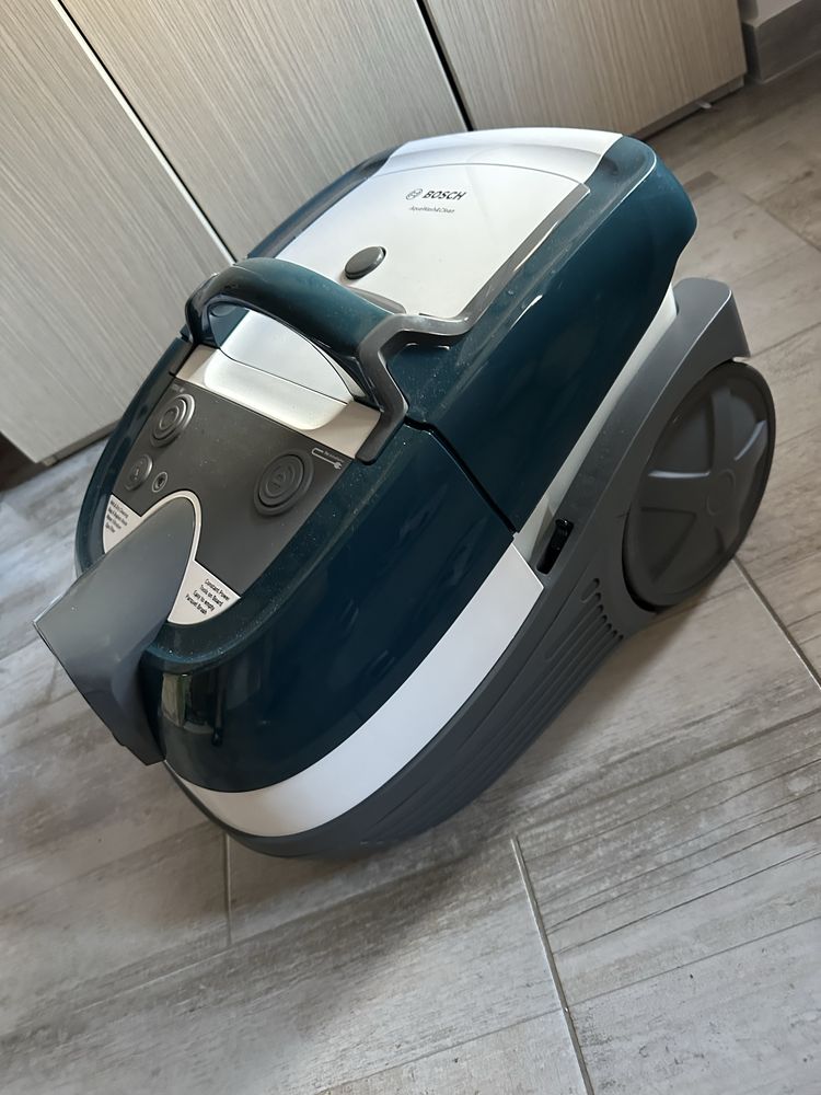 Aspirator cu spalare BOSCH AquaWash&Clean BWD41720