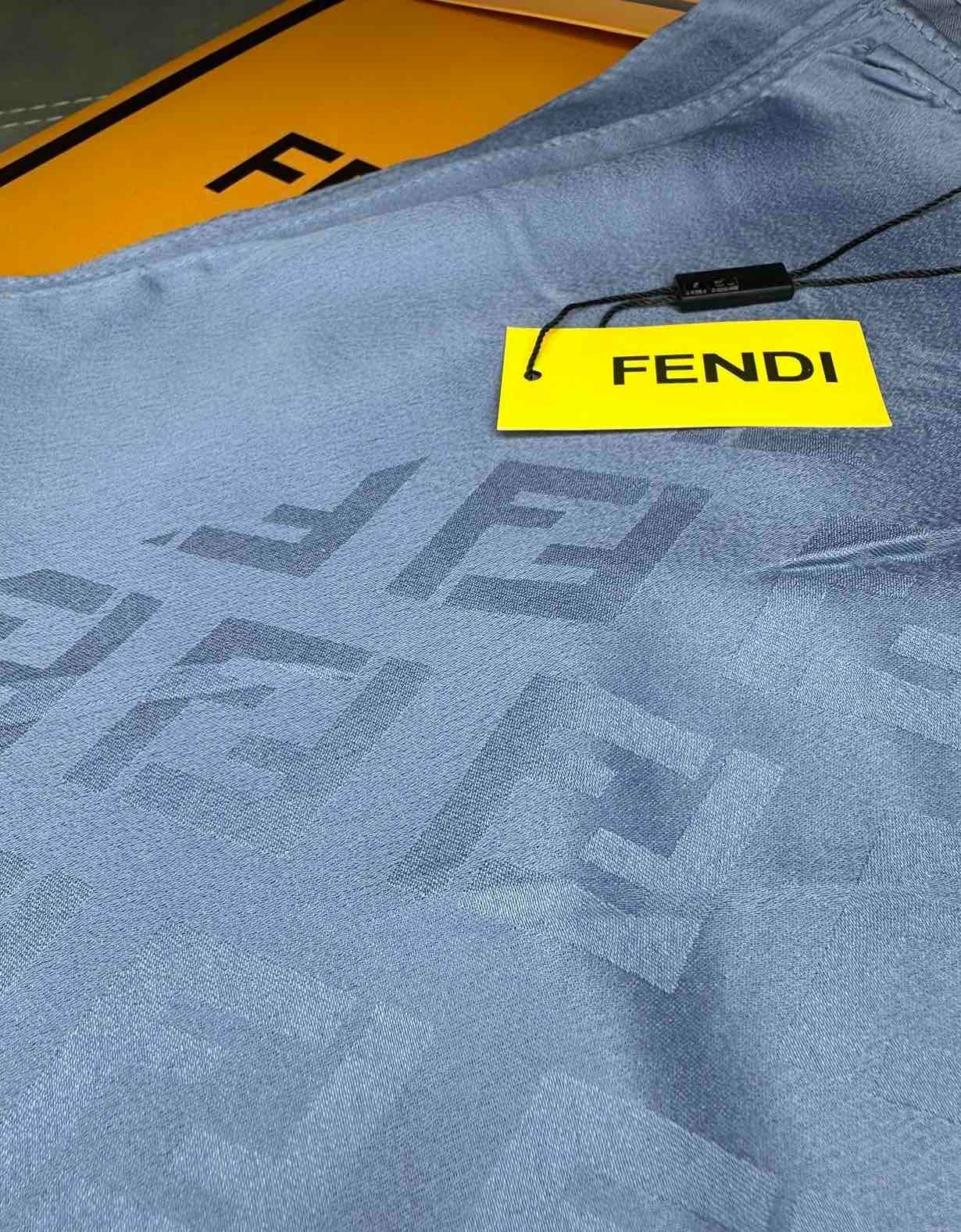 Намаление!Fendi-Оригинален чисто нов дамски шал