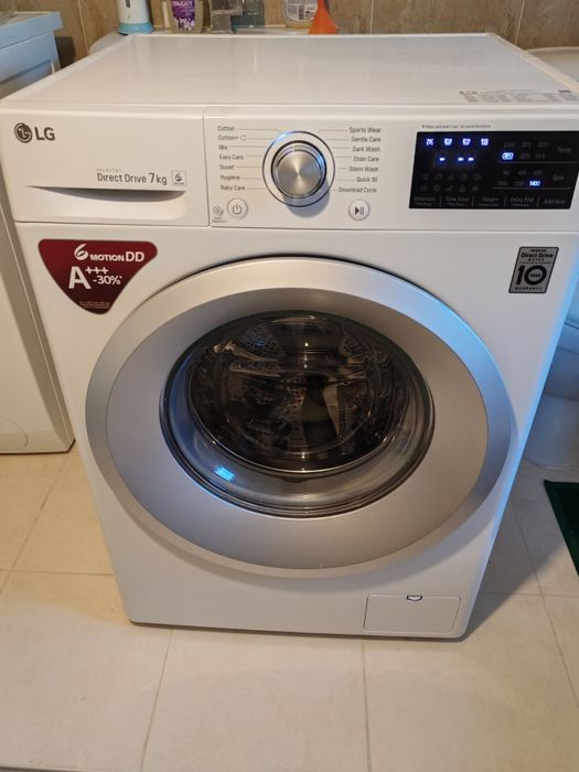 Перална LG F4J5QN4W