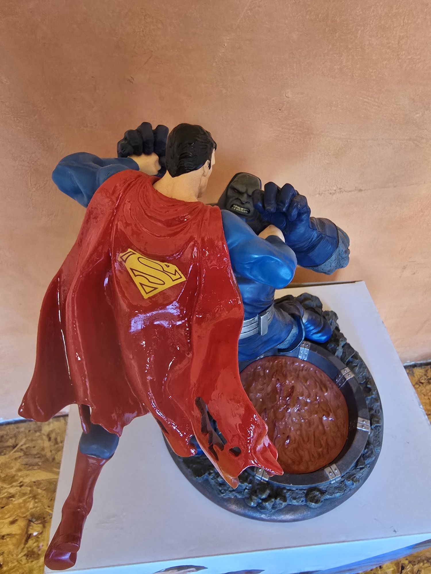 Статуя Superman vs Darkseid