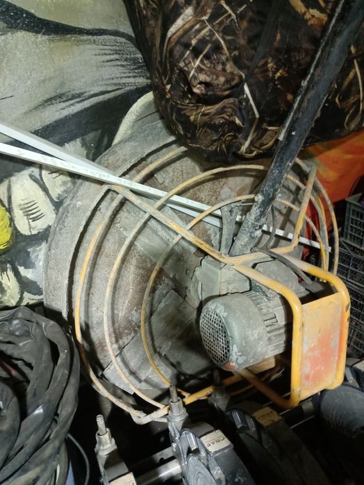 Продам затирочную машину. Электрическая на 380.