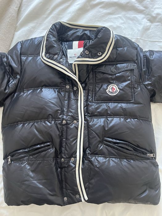 Продам куртку Moncler