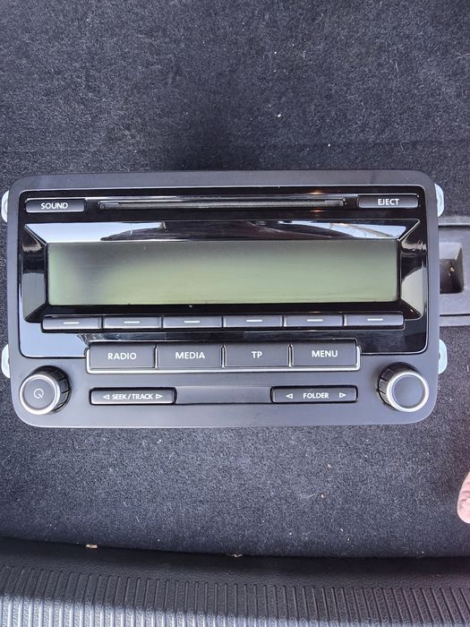 Radio casetofon original VW Golf 5 – Impecabil!
