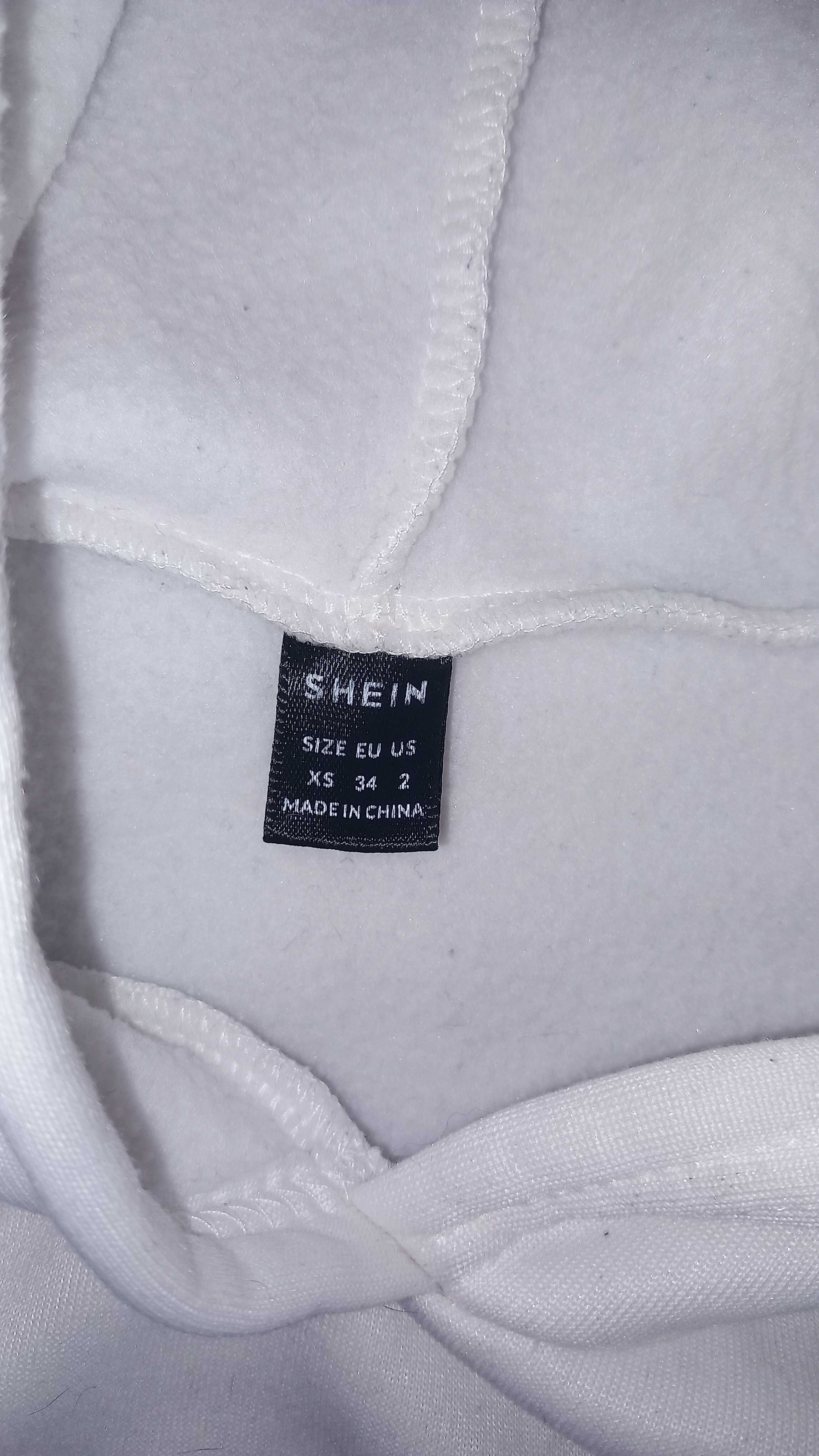 Бял суичър oversize