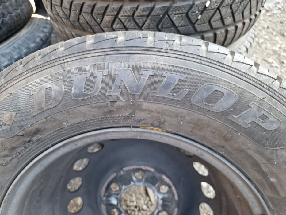 Anvelopă 235/65R16C cu jantă marca Dunlop