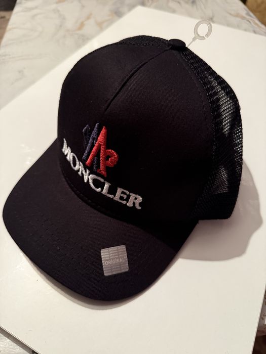 Шапки със козирка и зимни унисекс модел