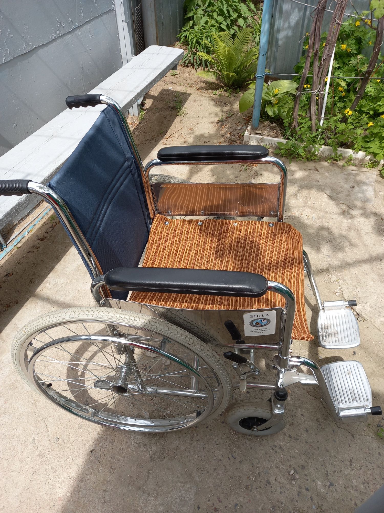 Механическая инвалидная коляска для взрослых