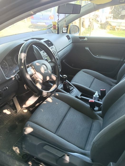 Vând VW Golf 5 1.4 FSI