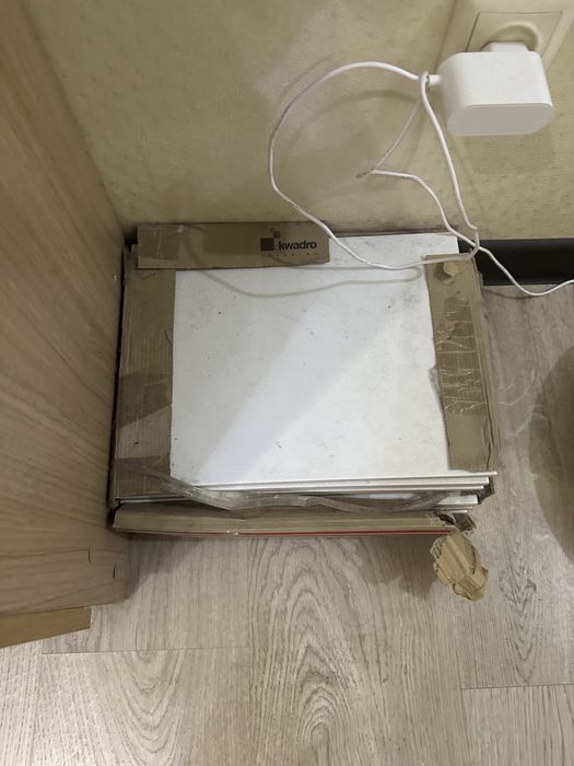 Плитка продам новый белый глянцевый