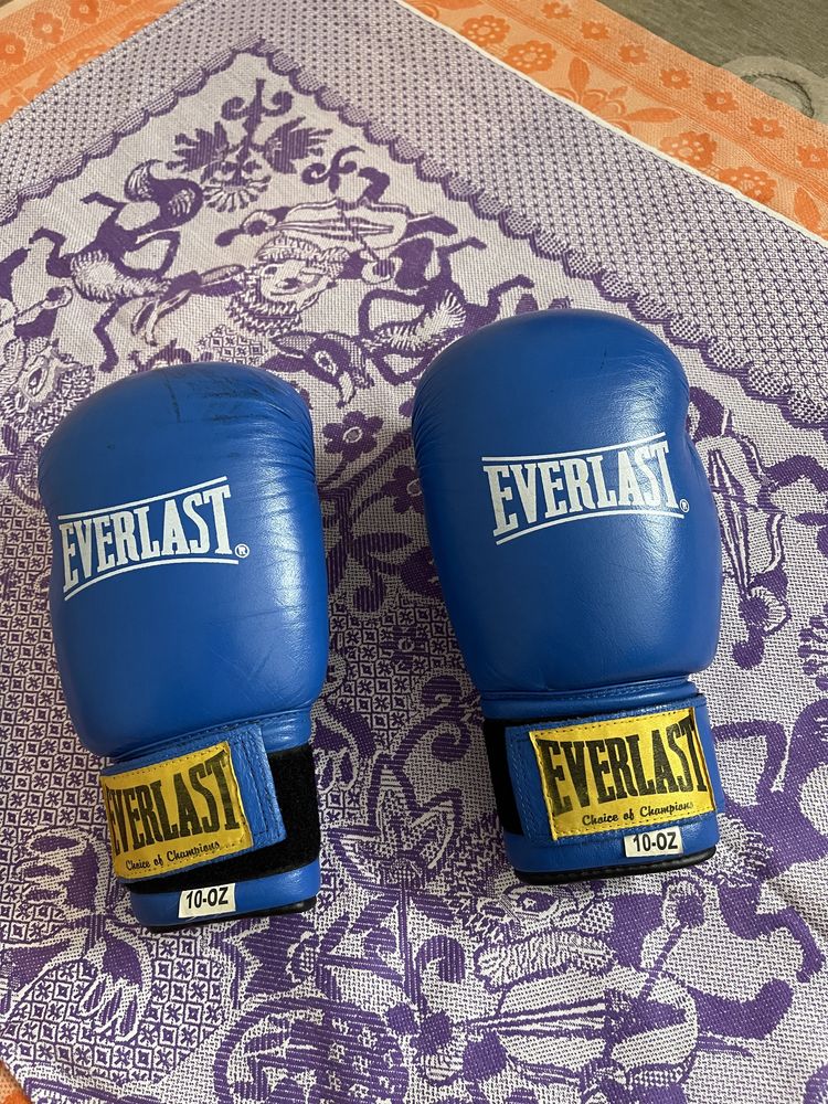 Боксерские перчатки. Everlast синие