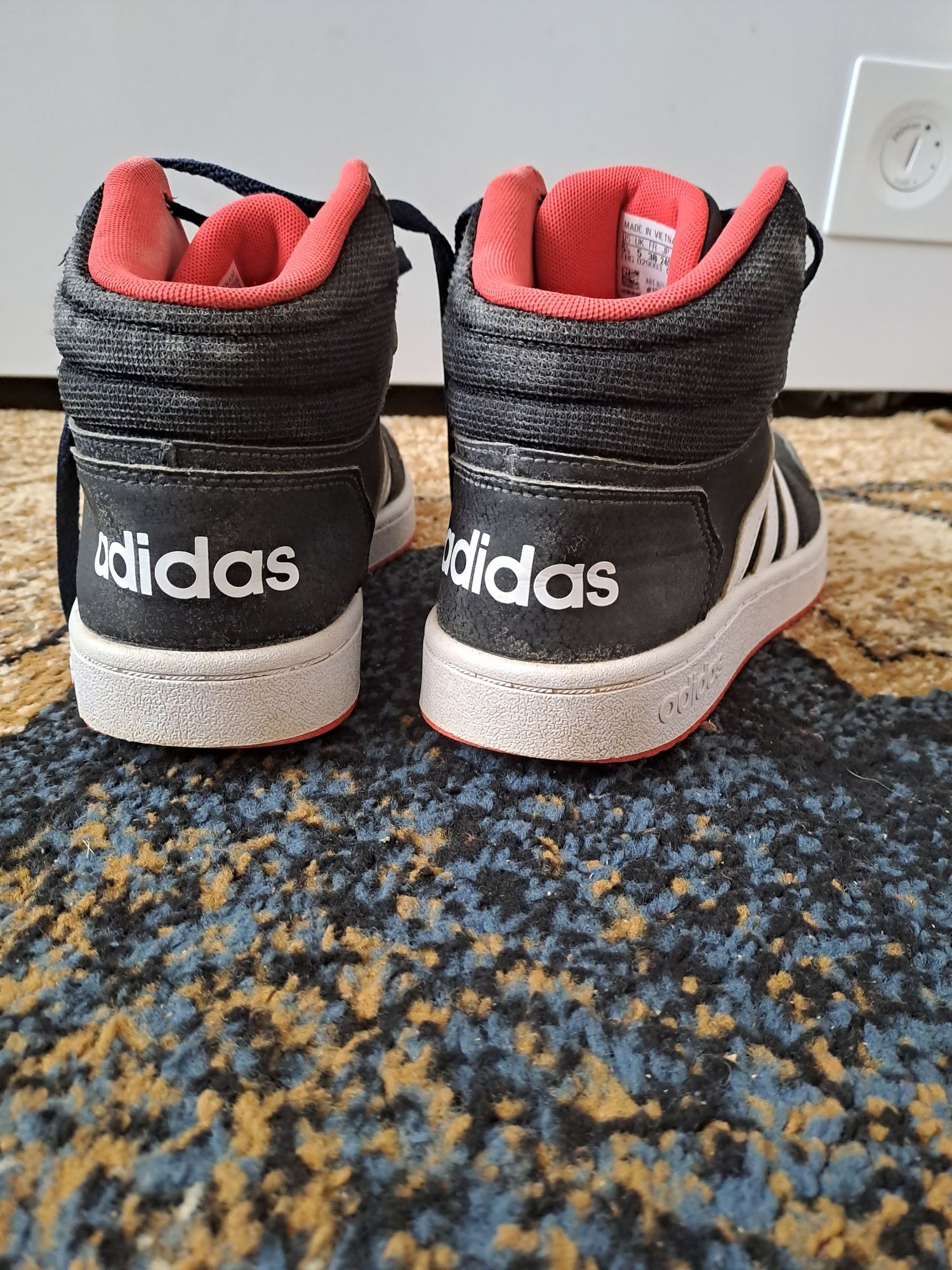 Adidasi adidas marimea 38