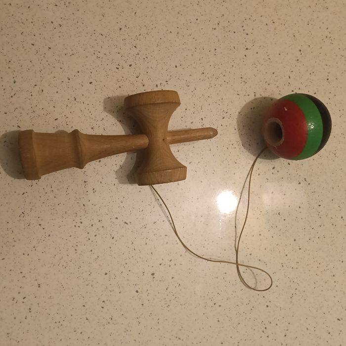 Vând kendama sweets