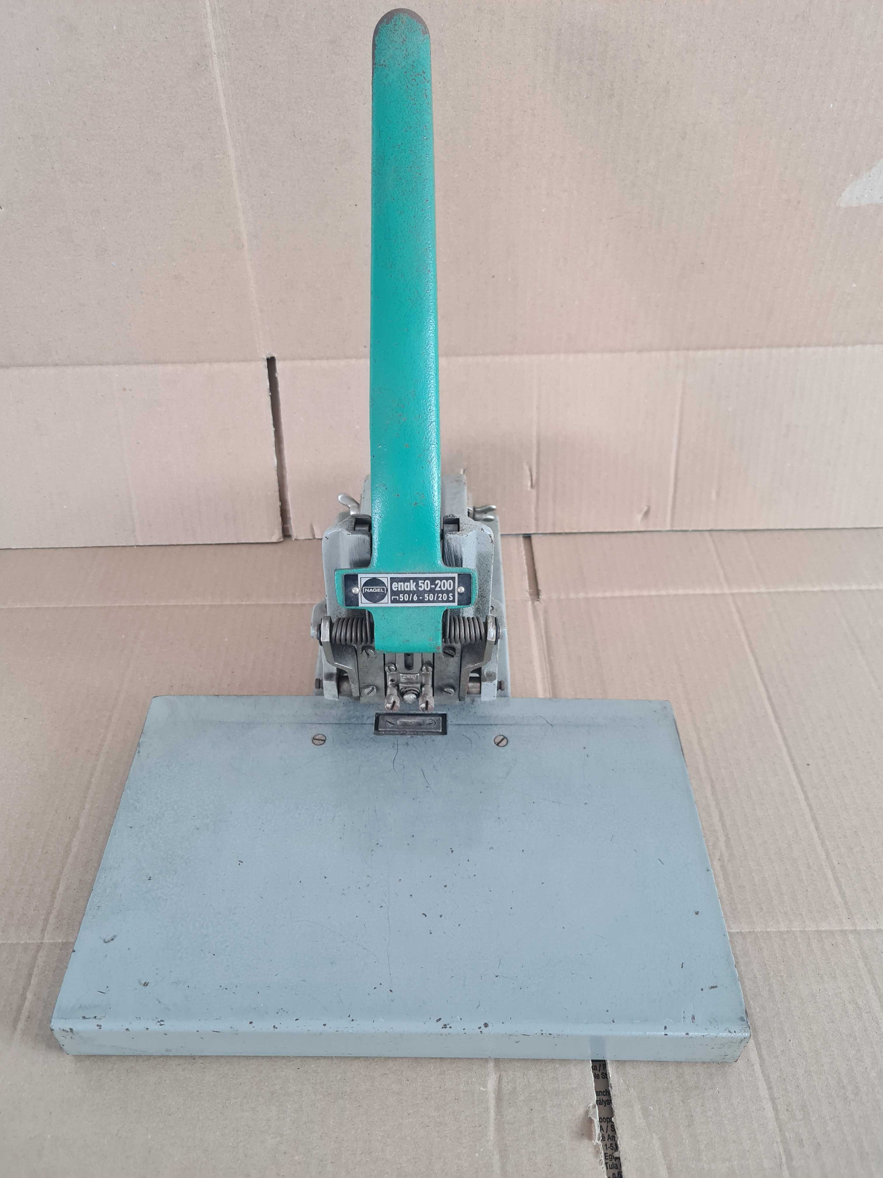 Aparat de capsat Enak 50/200