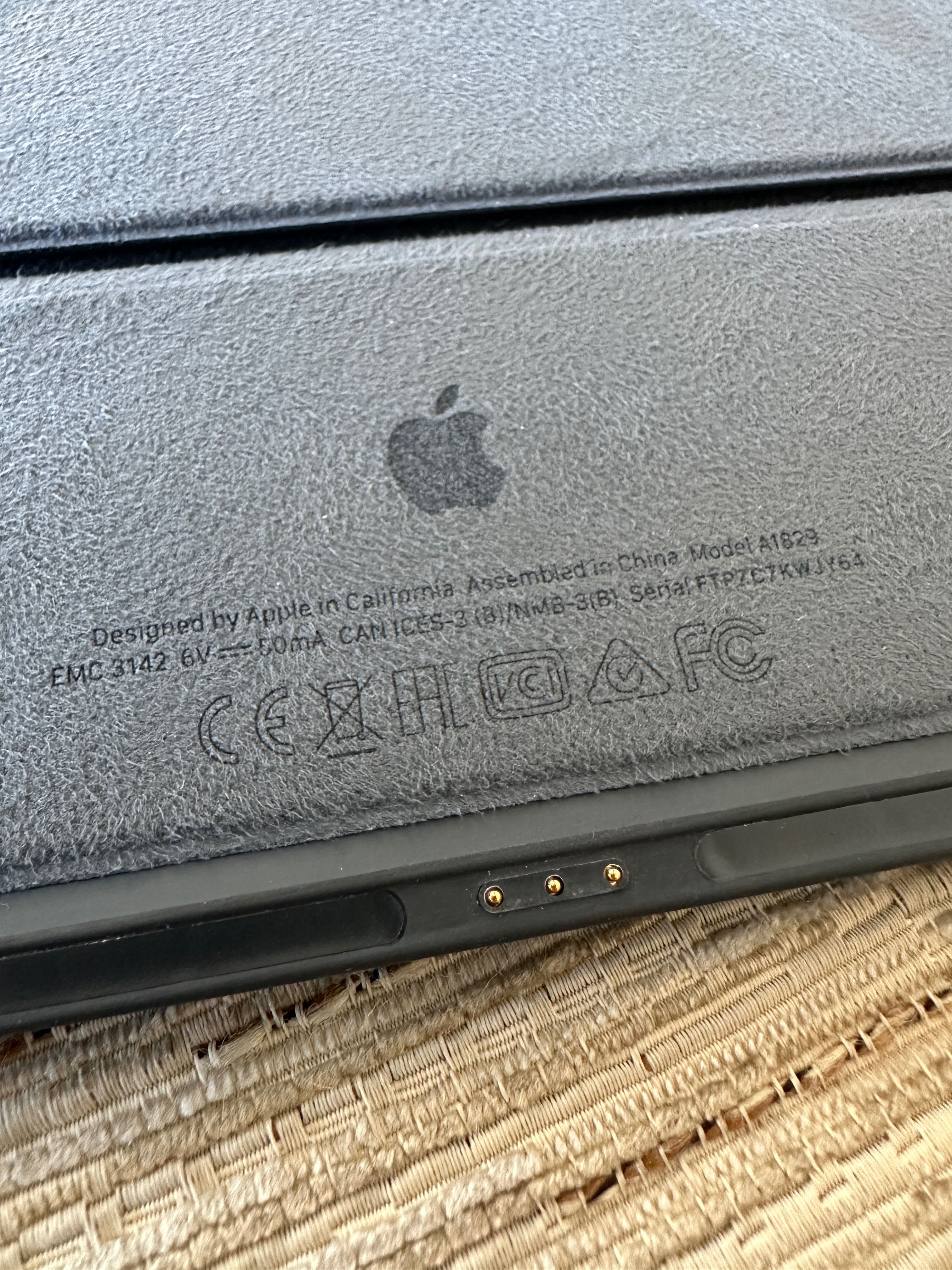 Apple Smart Keyboard A1829 – почти нова