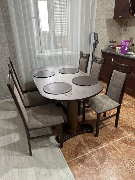 Стол для гостинной