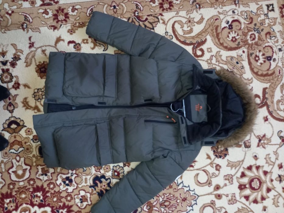 Продам зимнюю куртку для мальчика(13-14лет)