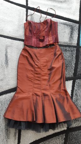 Costum damă fustă și corset.