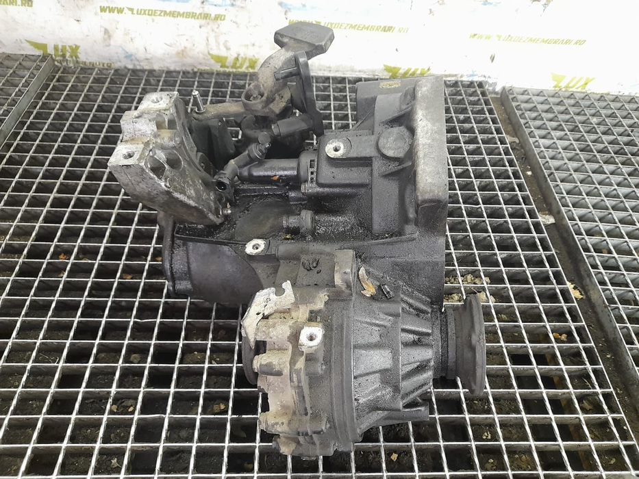 Cutie de viteze manuala 6 trepte 1.6 tdi 0A4301107H Volkswagen VW Cad