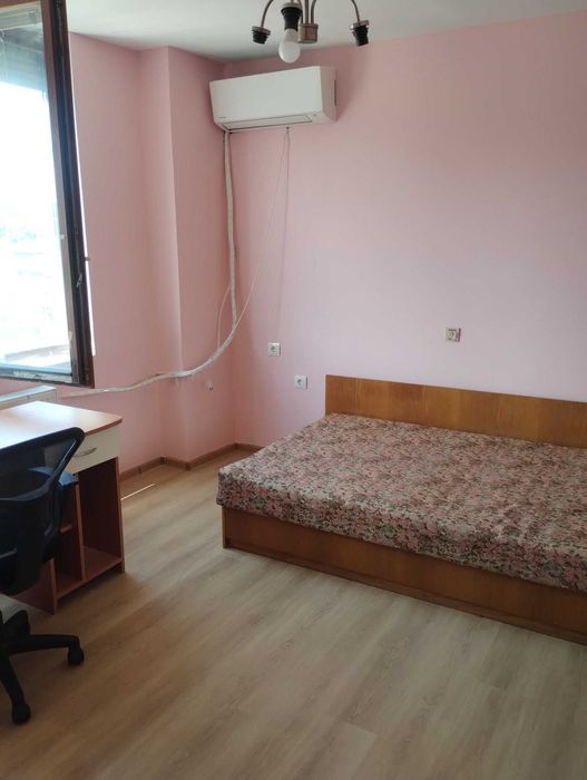 Тристаен в центъра под наем