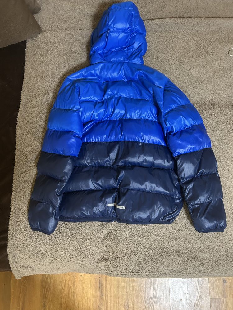 Яке Addidas.
