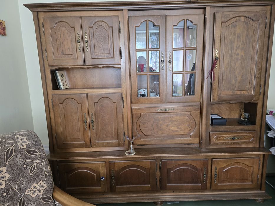 Biblioteca in foarte buna stare