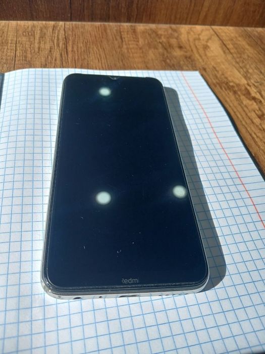 Redmi note 8 hotirasi 4/32 aybi sal  dogʻi bor radnoy tel narxi 500