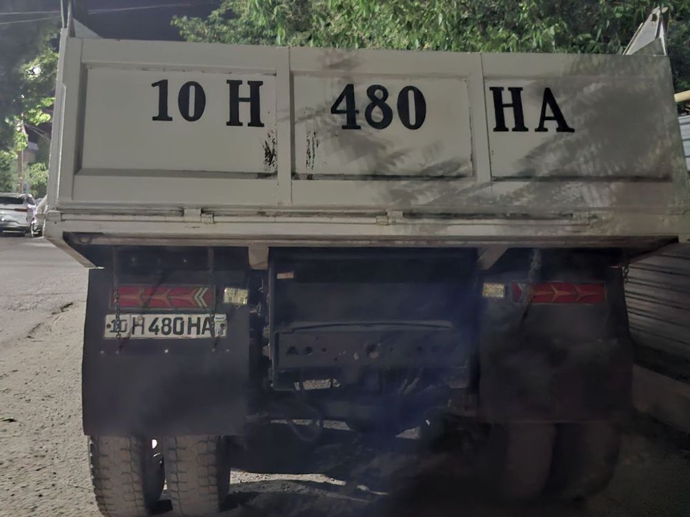 Kamaz 1980 yil rangi oq
