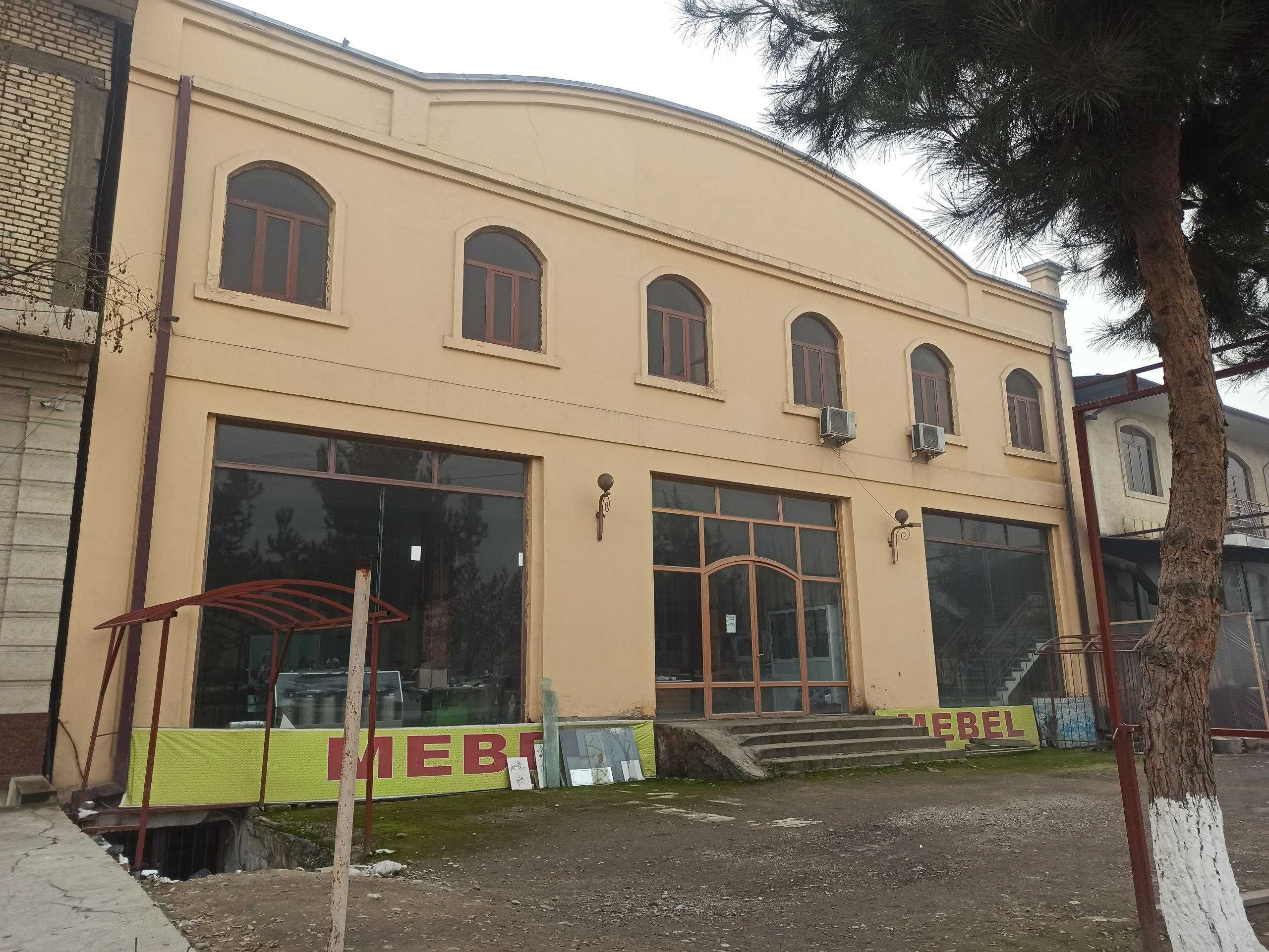 Bino sotiladi 10x20m podval bor
