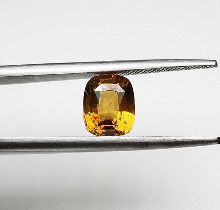 Рядък александрит с драматично променящ се цвят 1.52кт.!Сертифициран!