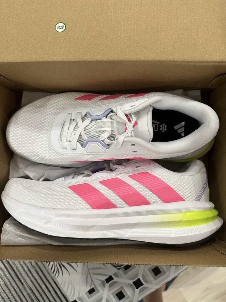Adidas нови маратонки